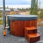 Modern Mountain - Outdoor Hot Tub - 8 Beds Torpo