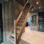 Modern Mountain - Outdoor Hot Tub - 8 Beds * Torpo