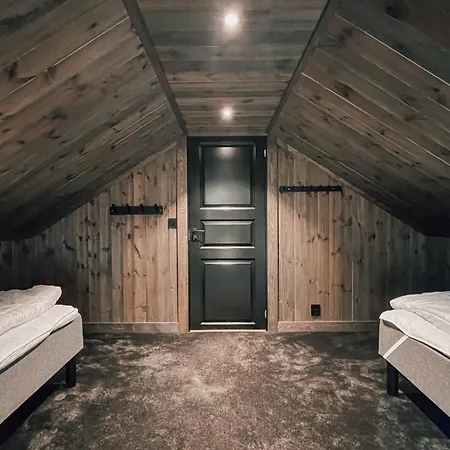 Modern Mountain - Outdoor Hot Tub - 8 Beds *