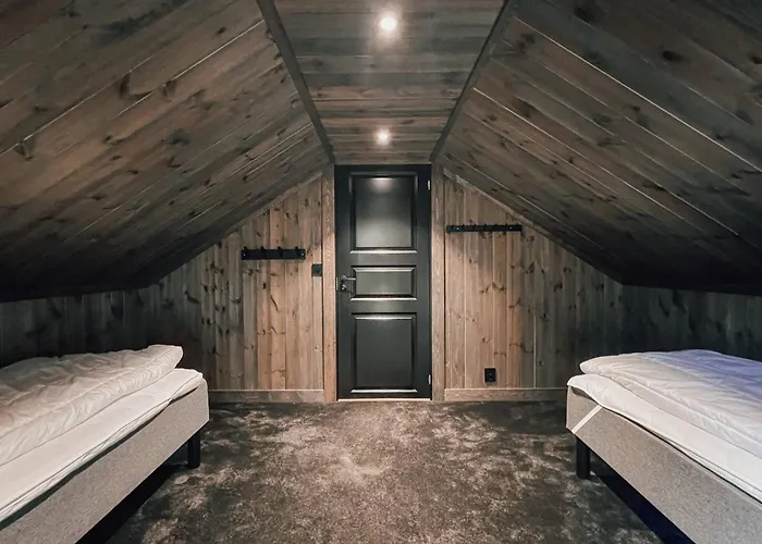 Modern Mountain - Outdoor Hot Tub - 8 Beds *