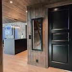 Modern Mountain - Outdoor Hot Tub - 8 Beds * Torpo