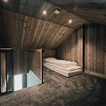 Modern Mountain - Outdoor Hot Tub - 8 Beds Torpo