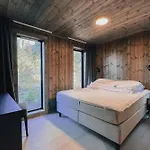 Modern Mountain - Outdoor Hot Tub - 8 Beds Torpo