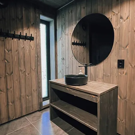 בית נופש Modern Mountain - Outdoor Hot Tub - 8 Beds *